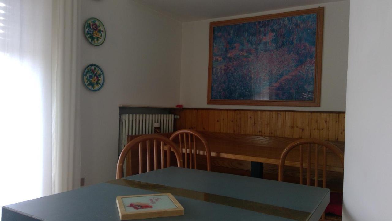 B&B Magenta Bagian luar foto